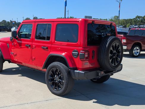 Used 2025 Jeep Wrangler Unlimited Sahara w/ Safety Group AWD/4WD image 6