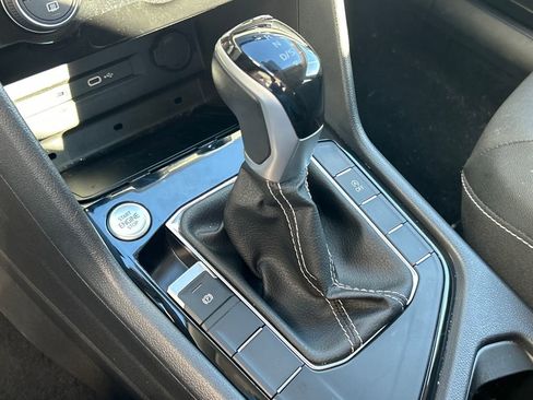 Used 2024 Volkswagen Taos SE image 17