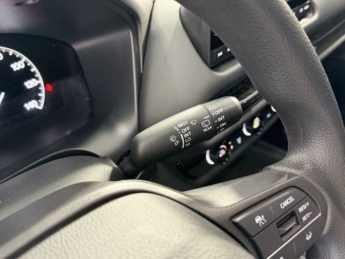 Used 2023 Honda HR-V LX image 18