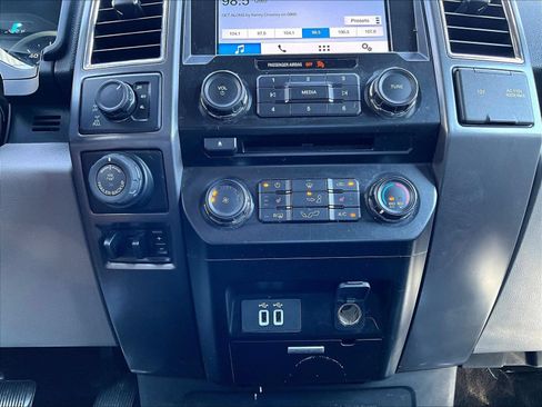 Used 2016 Ford F150 XLT w/ Equipment Group 302A Luxury AWD/4WD image 18