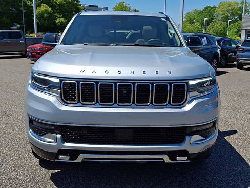 Used 2024 Jeep Wagoneer L Series III w/ Premium Group I AWD/4WD image 3