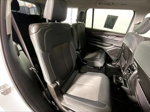Used 2022 Jeep Grand Cherokee L Laredo w/ Luxury Tech Group I AWD/4WD image 34