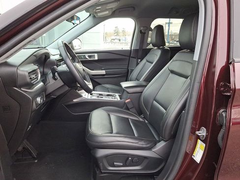 Used 2022 Ford Explorer XLT w/ Equipment Group 202A image 14