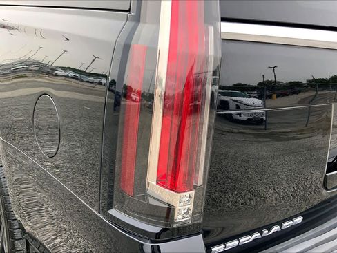 Used 2016 Cadillac Escalade ESV Luxury AWD/4WD image 28