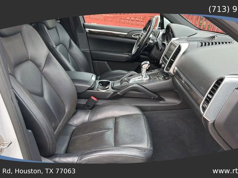 Used 2016 Porsche Cayenne S image 41