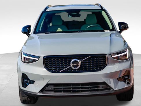 Certified 2026 Volvo XC40 B5 Ultra w/ Climate Package image 2