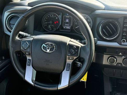 Used 2022 Toyota Tacoma TRD Off-Road AWD/4WD image 13