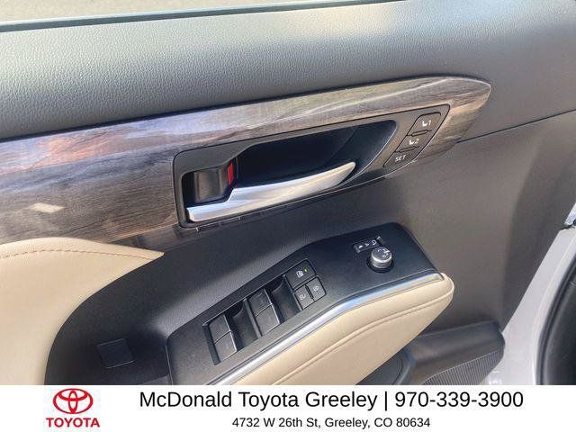 Certified 2025 Toyota Highlander Limited AWD/4WD image 13