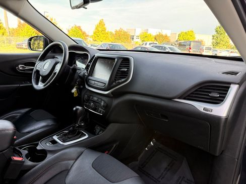 Used 2016 Jeep Cherokee Trailhawk AWD/4WD image 25