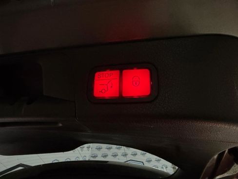 Used 2020 Mercedes-Benz GLB 250 4MATIC w/ Premium Package image 21