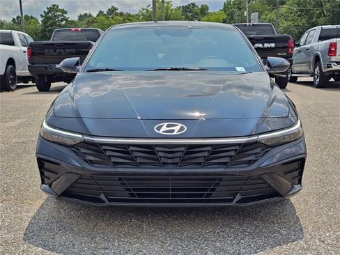 Used 2026 Hyundai Elantra Sport FWD image 4