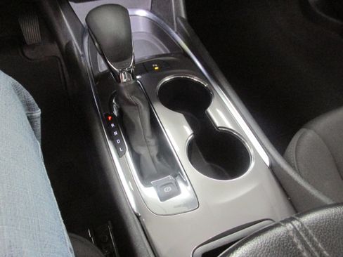 Used 2025 Chevrolet Malibu LT image 40