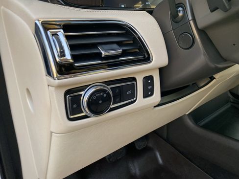 Used 2020 Lincoln Navigator Reserve w/ Luxury Package image 16
