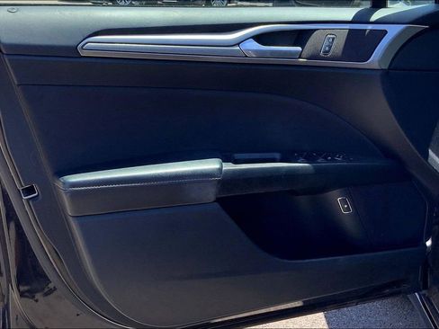 Used 2019 Ford Fusion SE FWD image 21