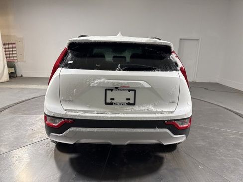 New 2025 Kia Niro LX image 6