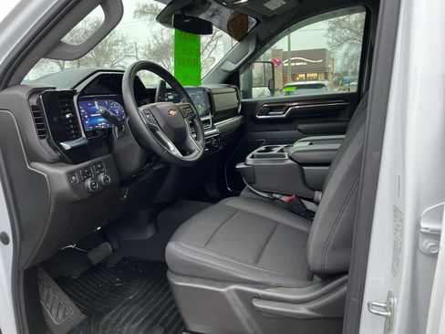 Used 2024 Chevrolet Silverado 2500 LT AWD/4WD image 25