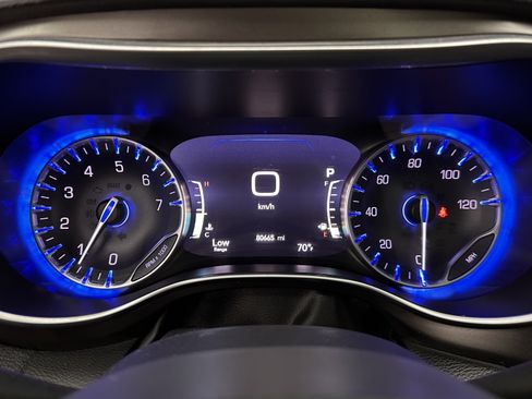 Used 2017 Chrysler Pacifica Limited image 21