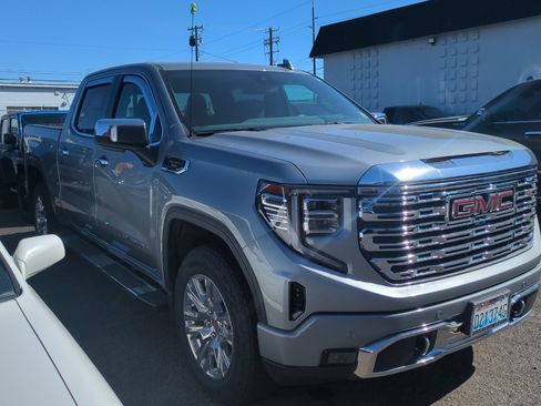 Used 2025 GMC Sierra 1500 Denali w/ Denali Carbonpro Edition AWD/4WD image 2
