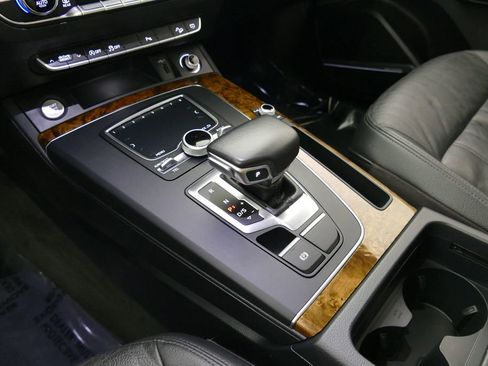 Used 2018 Audi Q5 2.0T Premium Plus w/ Premium Plus Package image 12