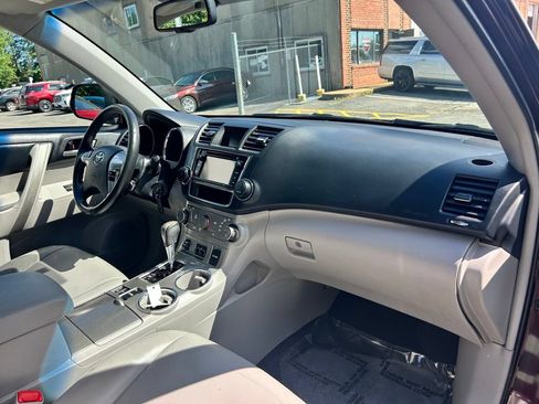 Used 2013 Toyota Highlander SE AWD/4WD image 10