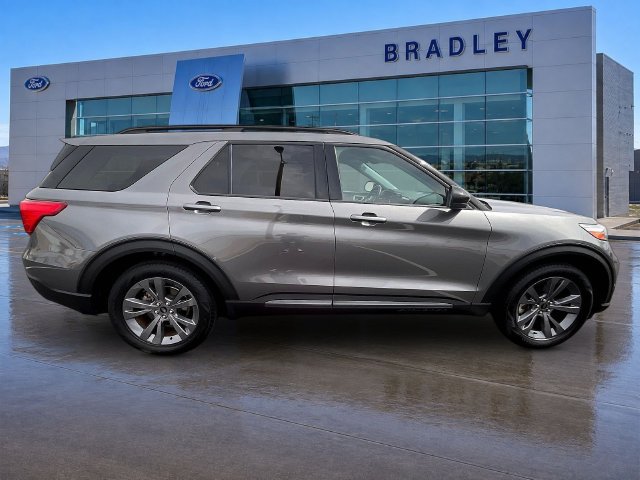 Used 2023 Ford Explorer XLT w/ Equipment Group 202A RWD image 8