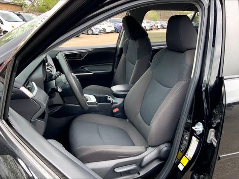 Used 2023 Toyota RAV4 LE image 7