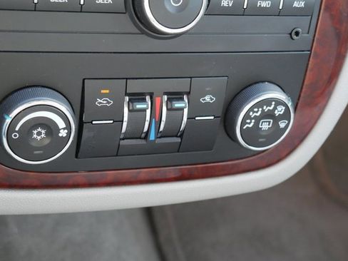 Used 2009 Chevrolet Impala LT image 17