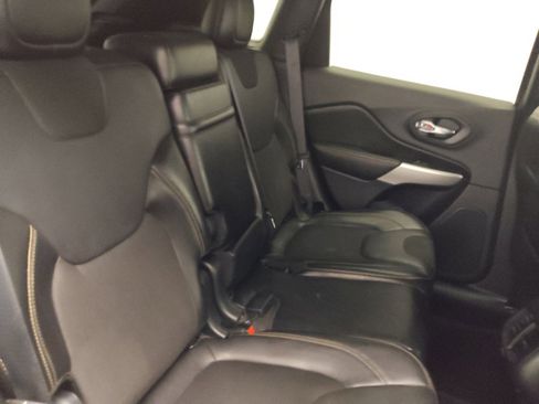 Used 2018 Jeep Cherokee Latitude Plus image 19