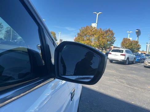 Used 2019 Ford Escape SE image 7