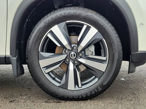 Used 2021 Nissan Rogue Platinum image 9