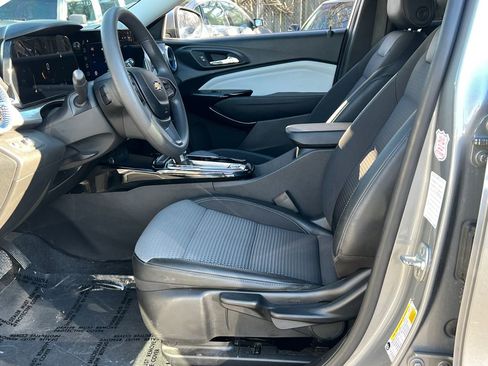 Used 2024 Chevrolet Trax LT image 30