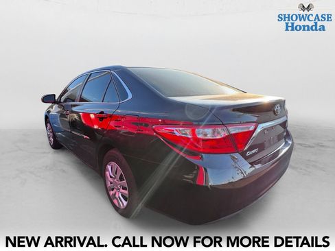 Used 2017 Toyota Camry FWD image 4