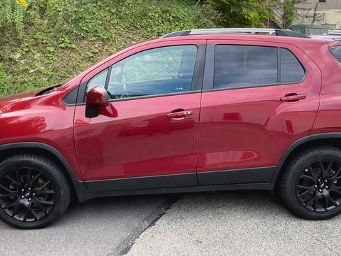 Used 2021 Chevrolet Trax LT w/ Sport Edition image 5