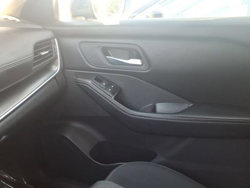 Certified 2025 Nissan Rogue SV FWD image 28
