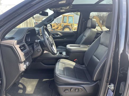 Used 2023 GMC Yukon SLT w/ SLT Premium Package image 15