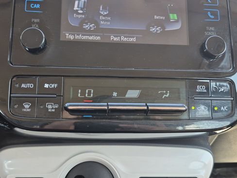 Used 2016 Toyota Prius Two FWD image 17