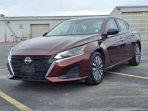 Certified 2024 Nissan Altima 2.5 SV image 2