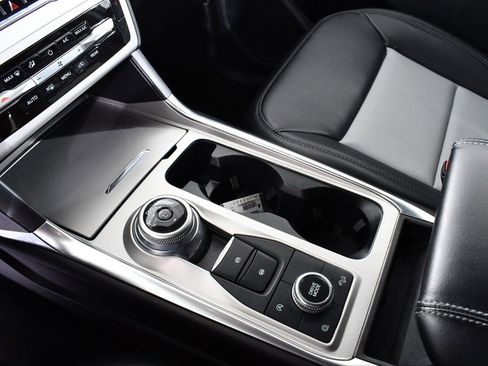 Used 2023 Ford Explorer XLT w/ Equipment Group 202A image 31