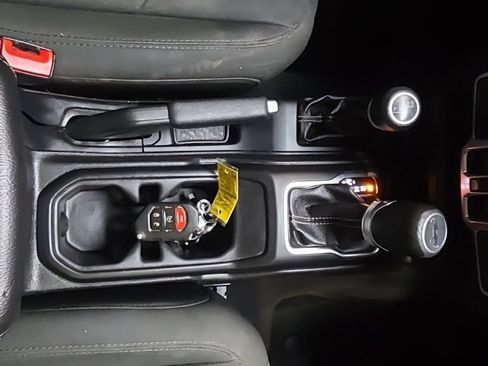 Used 2019 Jeep Wrangler Unlimited Sahara image 23