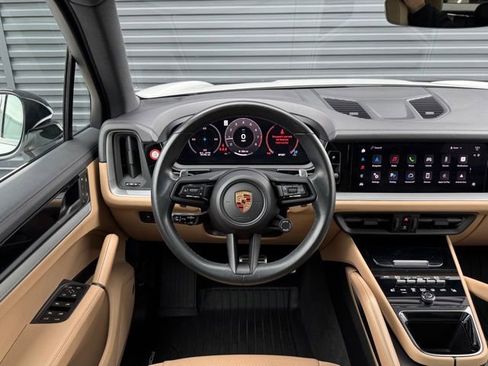 Certified 2024 Porsche Cayenne S AWD/4WD image 19