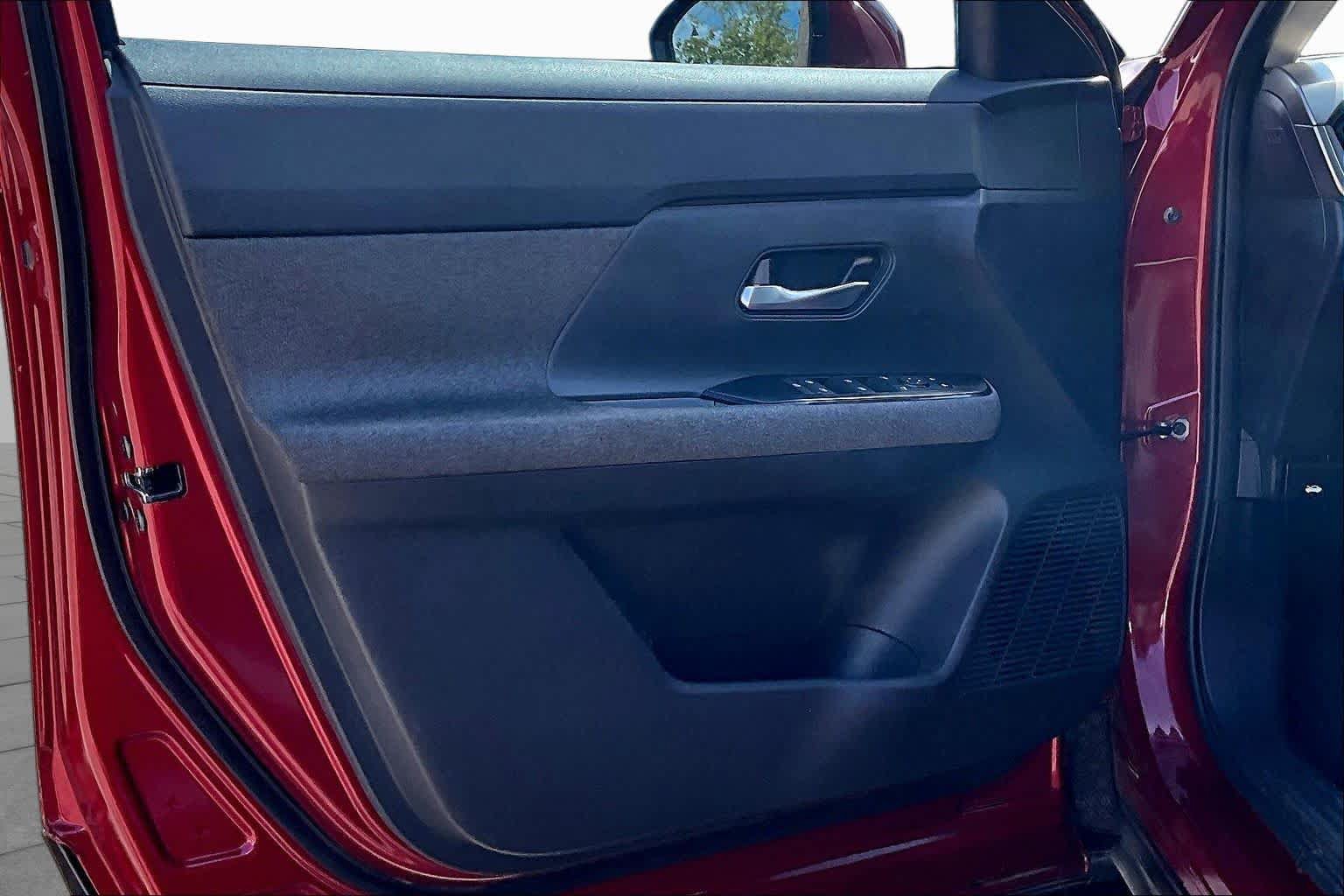 Certified 2025 Nissan Kicks SV FWD image 21