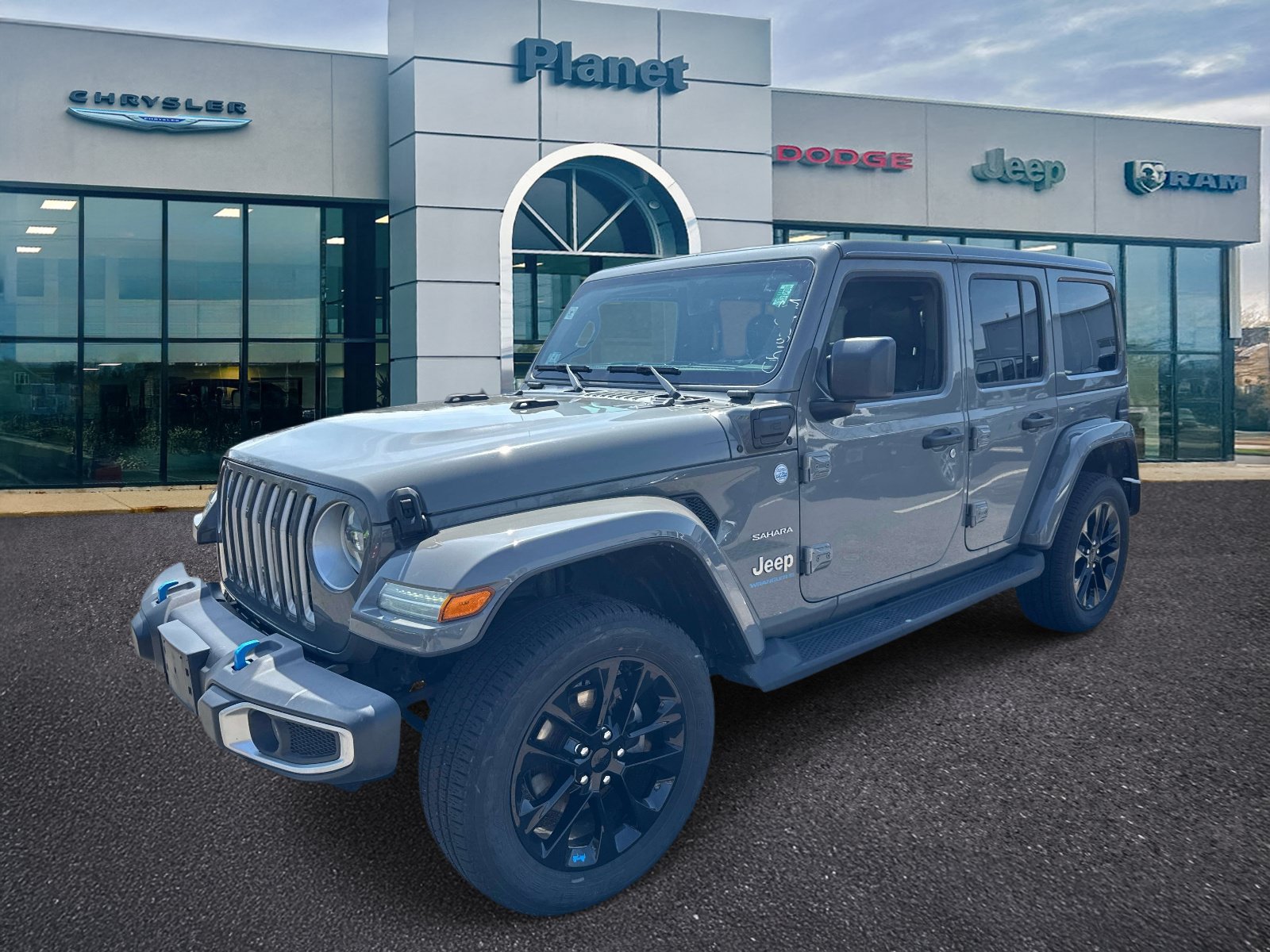 Used 2023 Jeep Wrangler Unlimited Sahara w/ Cold Weather Group AWD/4WD image 4
