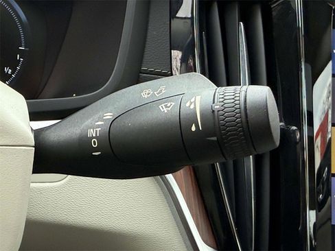 Used 2019 Volvo S60 T8 Inscription image 31