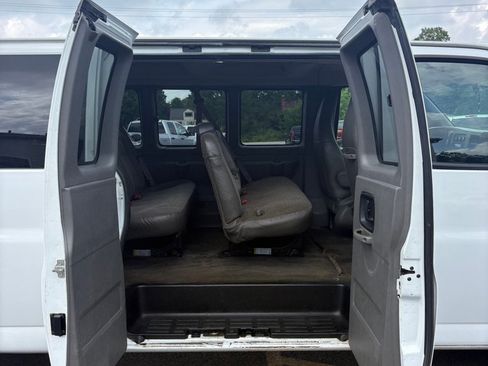 Used 2017 Chevrolet Express 3500 LT w/ LT Preferred Equipment Group RWD image 11