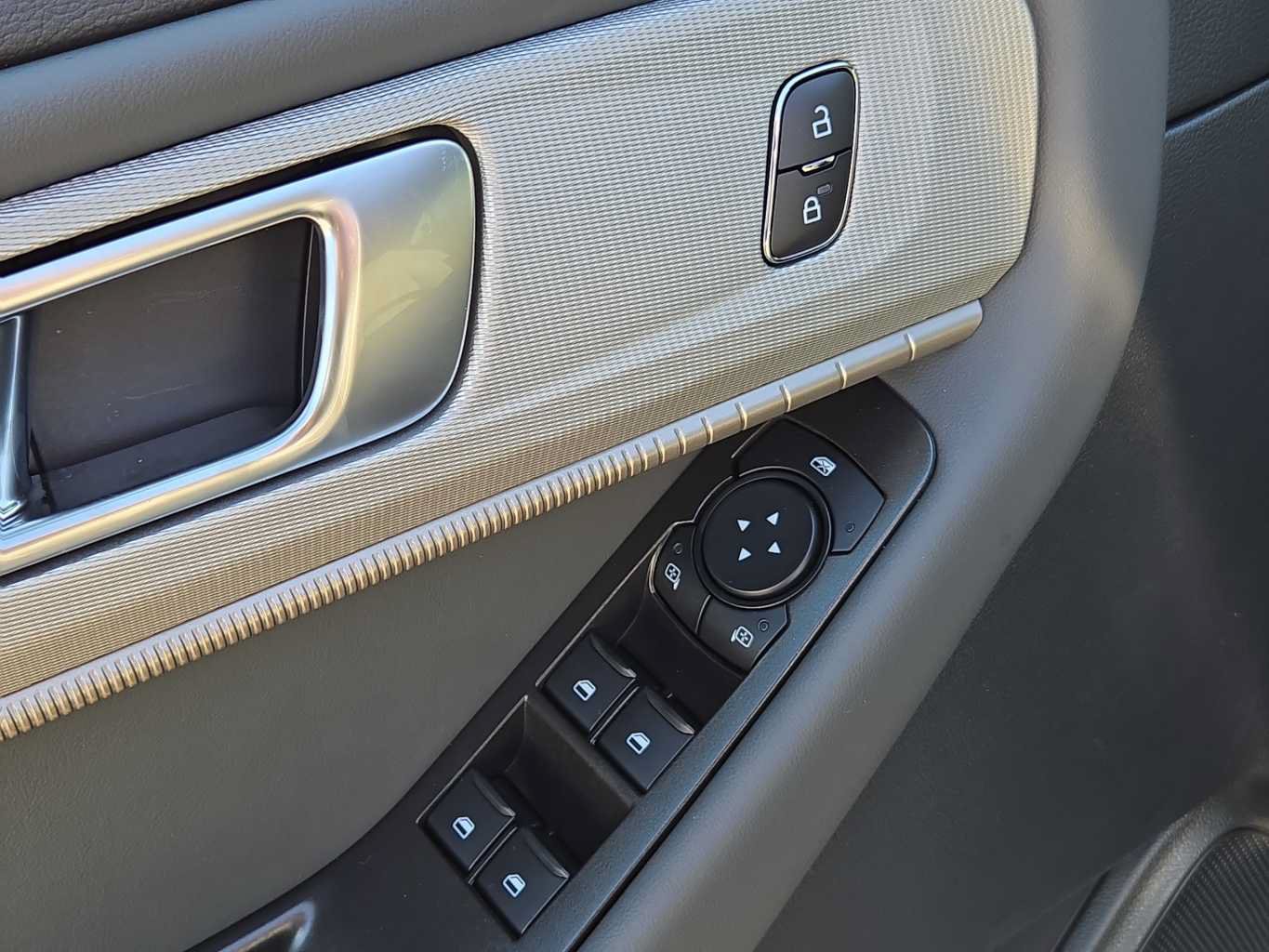 New 2027 Ford Explorer Active RWD image 20