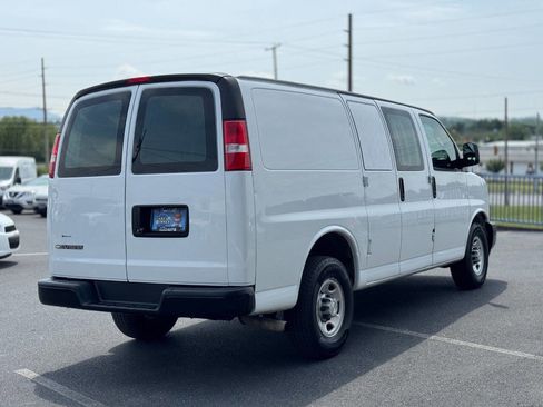 Used 2021 Chevrolet Express 2500 w/ Driver Convenience Package RWD image 4