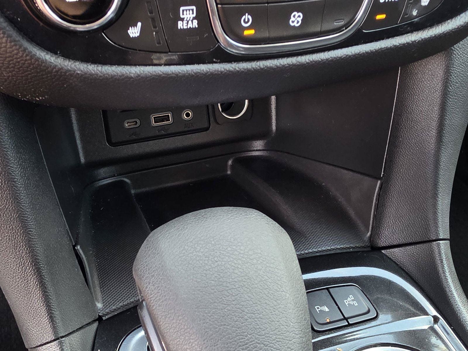 Used 2023 Chevrolet Equinox Premier AWD/4WD image 16