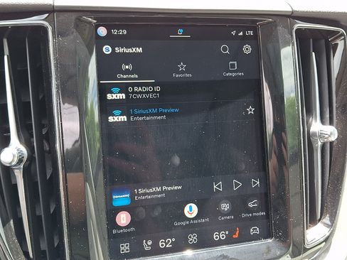 Certified 2024 Volvo XC60 B5 Plus AWD/4WD image 19