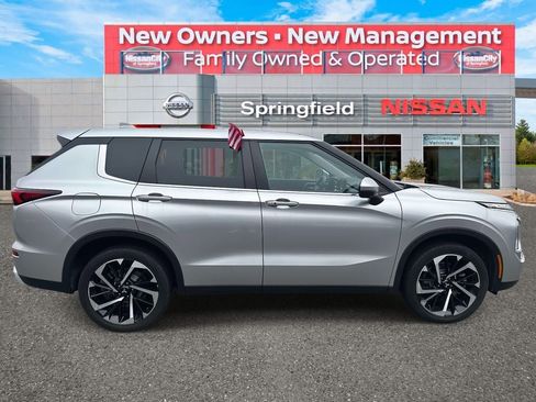 Used 2023 Mitsubishi Outlander SE image 4