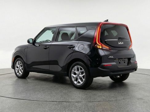 Used 2025 Kia Soul LX w/ LX Technology Package FWD image 6